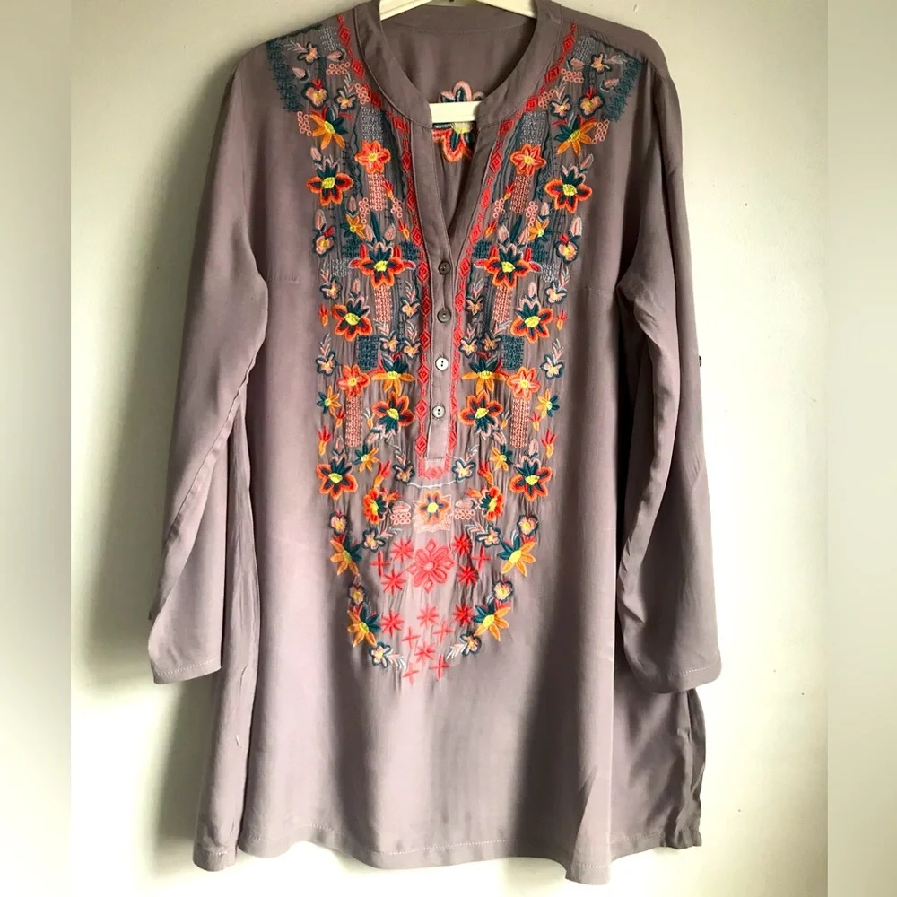 LUNA MOON Embroidered Tunic Top - Picture 5 of 10